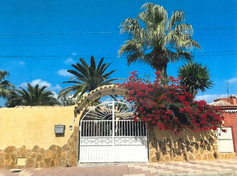 Sonne! Palmen! Strandnah! 1-2 Fam. Haus mit Außenpool im schönen Spanien!, 03184 Torrevieja, Einfamilienhaus