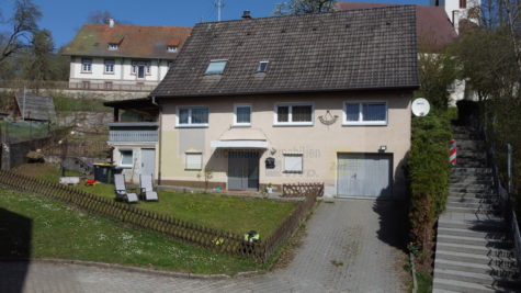 Charmant und Stilvoll! Einfamilienhaus mit Garten und Garage in zentraler Lage von BD-Öfingen!, 78073 Bad Dürrheim / Öfingen, Einfamilienhaus