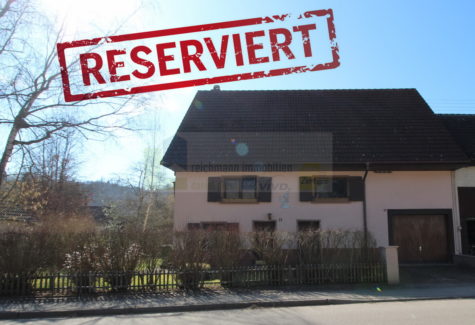 Ausbaufähig, ideenoffen und bereit für den nächsten Lebensabschnitt. Wohnhaus mit Potenzial in Blumberg-Achdorf!, 78176 Blumberg / Achdorf, Doppelhaushälfte