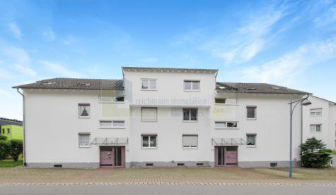 Sonne satt im Dachgeschoss – mit Balkon, Blick und bester Anbindung – Solide vermietete 2,5-Zimmer- Wohnung mit TG-Stellplatz in Bad Dürrheim!, 78073 Bad Dürrheim, Dachgeschosswohnung