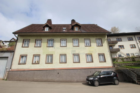 Vielseitiges MFH mit Renovierungspotenzial in Schonach im Schwarzwald – Ideal für Familien, Mehrgenerationenwohnen oder Investoren!, 78136 Schonach im Schwarzwald, Mehrfamilienhaus