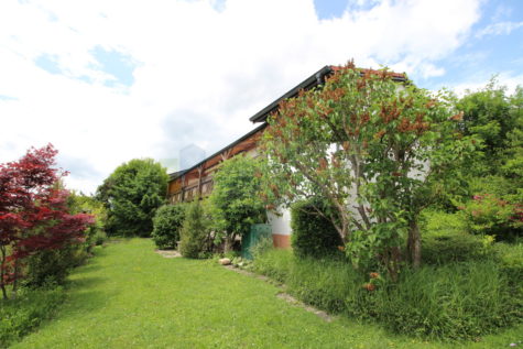 Wohnen auf einer Ebene mit Weitblick: Gepflegter Bungalow mit Einliegerwohnung, sonnigem Garten und Panorama in Toplage von Blumberg!, 78176 Blumberg, Einfamilienhaus