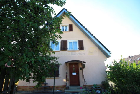 Zwei Wohneinheiten oder ein Zuhause: Solide Doppelhaushälfte in ruhiger Lage von Donaueschingen !, 78166 Donaueschingen, Zweifamilienhaus