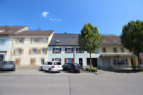 Ansprechendes Stadthaus – zentral und dennoch ruhig wohnen – mit Gartenoase und Garage im Herzen von Donaueschingen !, 78166 Donaueschingen, Einfamilienhaus