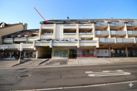 Zentral wohnen mit Weitblick: Helle 2-Zimmer-Dachgeschosswohnung mit Dachterrasse/Loggia im Herzen von Bad Dürrheim., 78073 Bad Dürrheim, Etagenwohnung