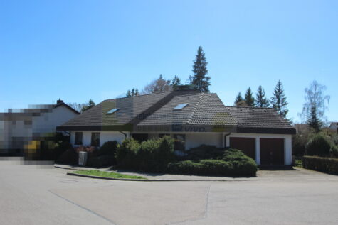 Architektur mit Substanz in VS-Schwenningen „am alten Krankenhaus“ Wohnhaus mit klarer und großzügiger Raumwirkung und vielen Nutzungsperspektiven !, 78054 Villingen-Schwenningen, Einfamilienhaus