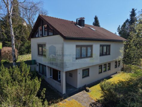 Großzügiges Wohnhaus mit Einliegerwohnung, traumhaftem Grundstück und zusätzlichem Bauplatz in gefragter Lage von VS-Schwenningen!, 78056 Villingen-Schwenningen, Einfamilienhaus