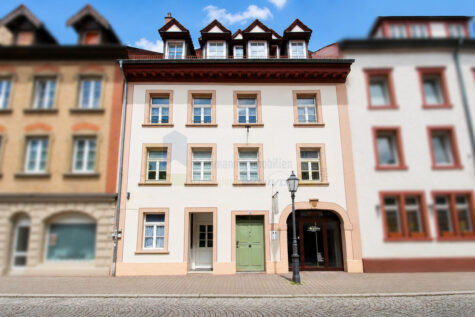Altstadtflair trifft außergewöhnliches Wohnen an der Villinger Stadtmauer: großzügiges Studio im 2.DG mit Gartennutzung und besonderem Raumgefühl, 78050 Villingen-Schwenningen, Dachgeschosswohnung