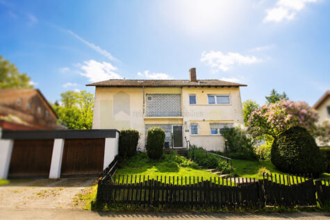 Vielseitiges 3-Familienhaus mit 2 Garagen in begehrter Lage von Bad Dürrheim – ideal zur Vermietung, Eigennutzung oder für mehrere Generationen, 78073 Bad Dürrheim, Mehrfamilienhaus