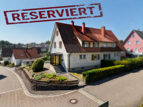 Ein- bis Zweifamilienhaus als DHH mit viel Platz, großem Grundstück und zwei möglichen Wohnbereichen in beliebter Wohnlage von Donaueschingen, 78166 Donaueschingen, Einfamilienhaus