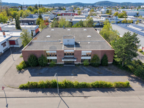Vielseitige und solide Gewerbeimmobilie in Singen mit Produktionshalle, großzügigem Bürotrakt, sehr guter Infrastruktur und 3.738 m² großem Grundstück, 78224 Singen, Produktion
