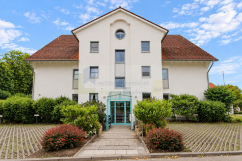 Ansprechend und Aussergewöhnlich: 2,5-Zimmer-Dachgeschosswohnung in Bad Dürrheim mit sonniger Loggia, Stellplatz und Dachbühne für Gäste, 78073 Bad Dürrheim, Dachgeschosswohnung